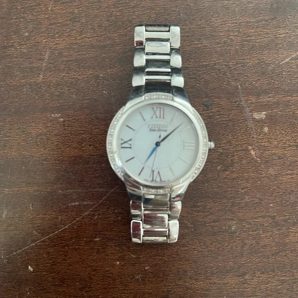 CITIZEN ECODRIVE SILVER TONE BRACET WATCH W/ TINY DIAMOND CHIP ACCENTS. - Picture 6 of 16